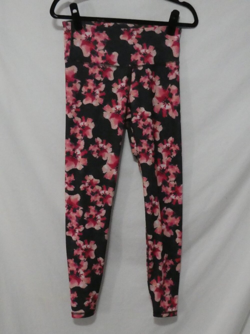 OLD NAVY Active Go-Dry Floral Leggings Pink Black - Size Medium Fitted
